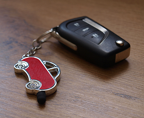 Brelok do kluczy AUTO Piękny z Gumką do pisania RED